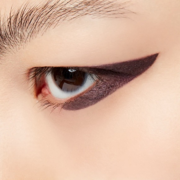 NEW✅MAC Graphic Content - Picture 3 of 6